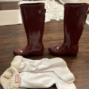 Size 5 girls Hunter boots with sock insert